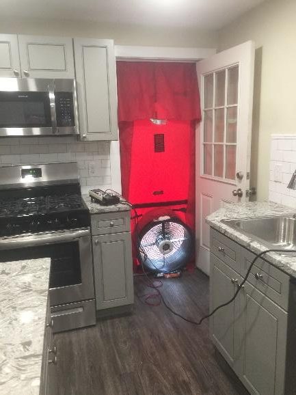 Blower door setup to measure air leakage